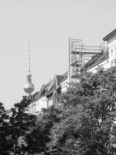 Fernsehturm in berlin in schwarz-weiß — Stockfoto