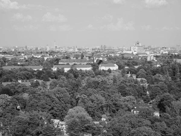 Вид с воздуха на Берлин черным по белому — стоковое фото