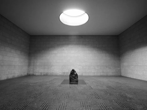 Sculpture in the Neue Wache (New Guardhouse) in Berlin in black — Stock Photo, Image