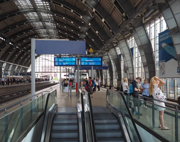 Bahnhof alexanderplatz in berlin — Stockfoto