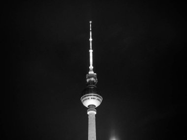 Fernsehturm (Tv Kulesi) Berlin'de siyah beyaz