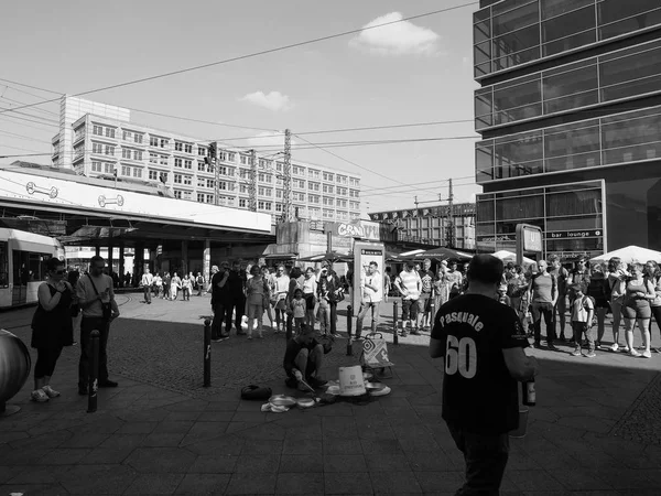 Alexanderplatz i Berlin i svart och vitt — Stockfoto