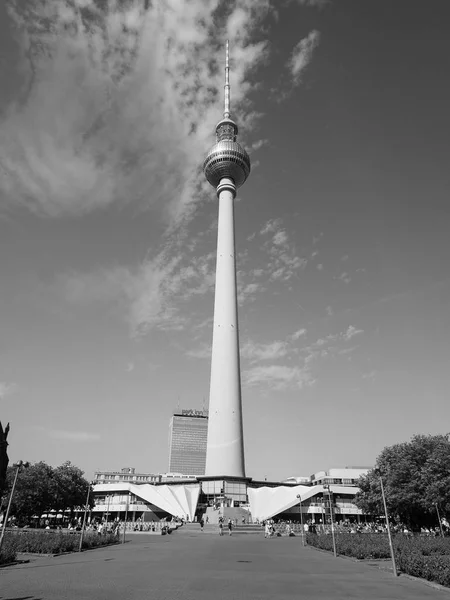 Fernsehturm (Tour de télévision) à Berlin en noir et blanc — Photo