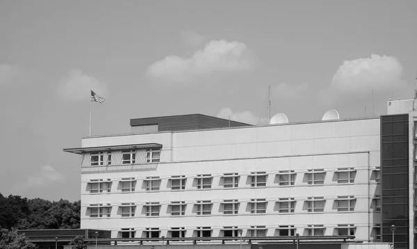 Embajada Americana en Berlín en blanco y negro — Foto de Stock