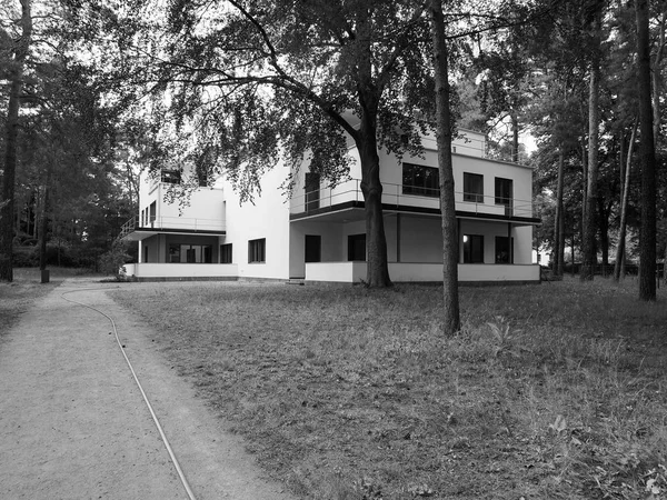Bauhaus Meisterhaeuser in Dessau in black and white — Stock Photo, Image