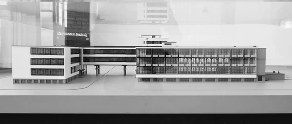Bauhaus en Dessau en blanco y negro — Foto de Stock