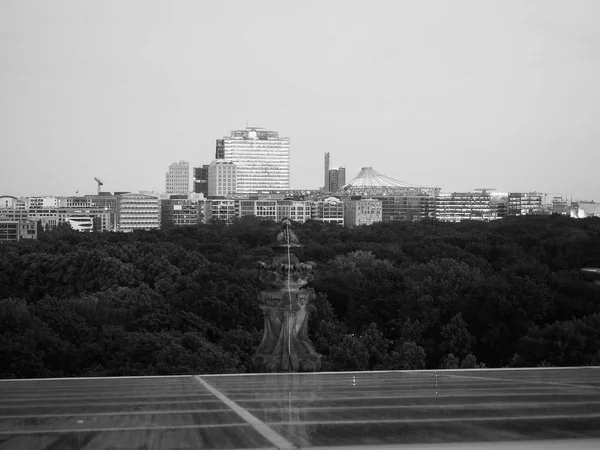 Vista aérea de Berlín por la noche en blanco y negro —  Fotos de Stock