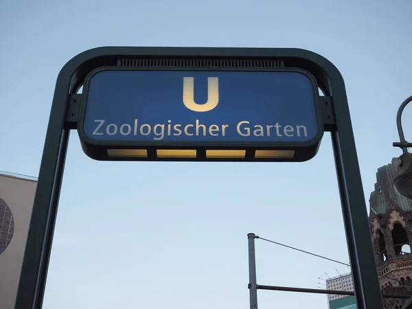 U Zoologischer Garten cartello stazione della metropolitana a Berlino — Foto Stock