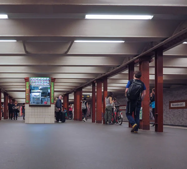 Stanice Alexanderplatz v Berlíně — Stock fotografie