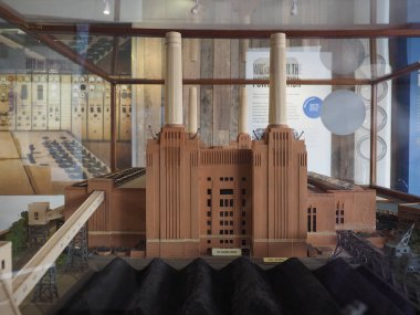 Londra'da Circus West Sergisi