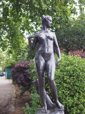 Londra'da heykeltıraş Derwent Wood tarafından Atalanta bronz heykeli