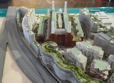 Londra'da Circus West Sergisi