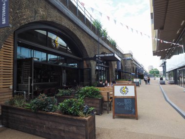 Londra'da Battersea Power Station Circus West köyü