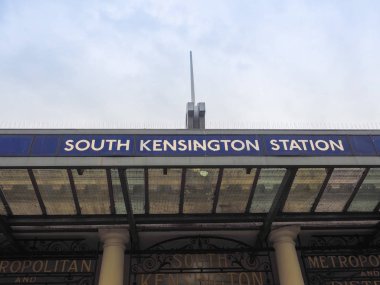 Londra'da South Kensington metro istasyonu