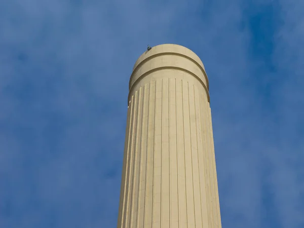 ロンドンのバターシー発電所の煙突 — ストック写真