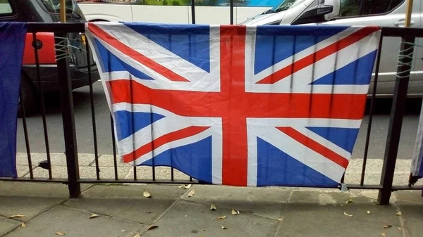 Förenade kungarikets flagga (UK) aka Union Jack i London — Stockfoto