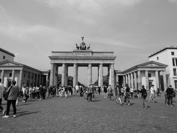 Brandenburger Tor in Berlijn in zwart en whit — Stockfoto