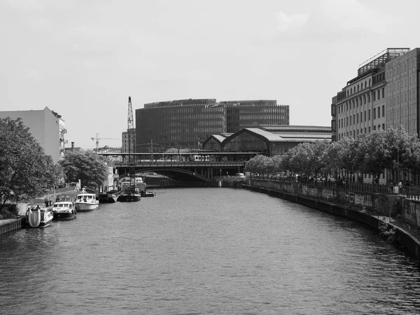 Río Spree en Berlín en blanco y negro — Foto de Stock