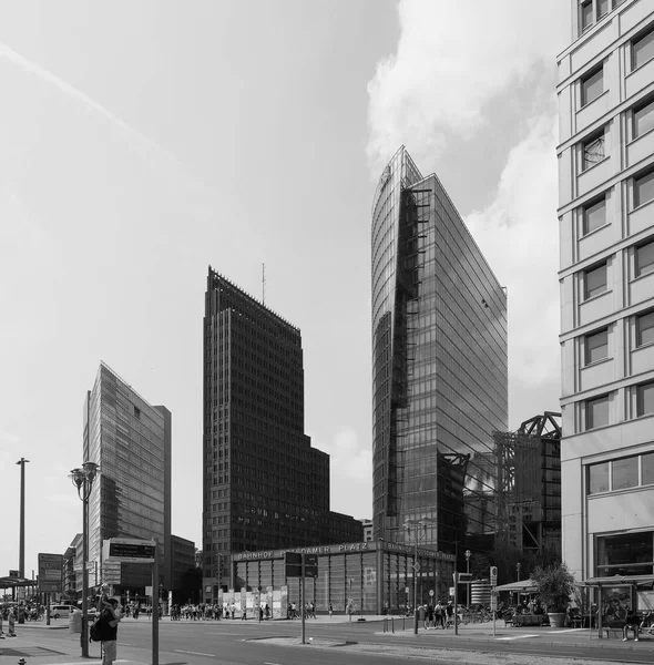Potsdamerplatz v Berlíně-černá a bílá — Stock fotografie