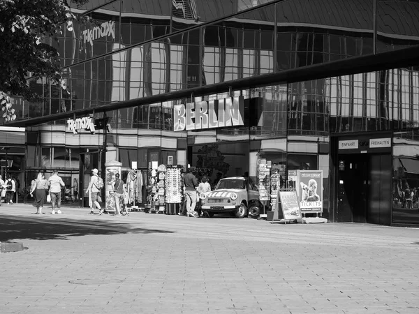 Alexanderplatz en Berlín en blanco y negro — Foto de Stock