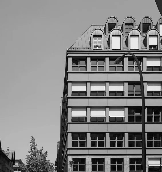 Quartier Schutzenstrasse w Berlinie w czerni i bieli — Zdjęcie stockowe