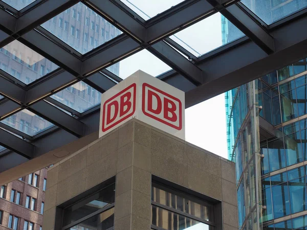 Bahnhof Potsdamer Platz station i Berlin — Stockfoto