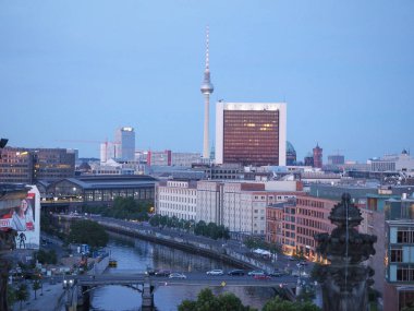 Gece Berlin havadan görünümü
