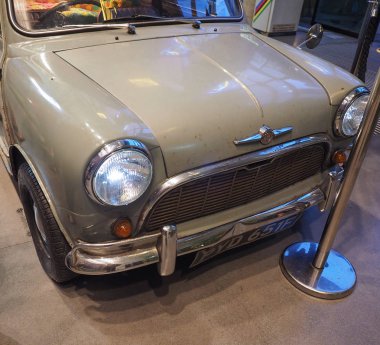 Berlin 'de gri veb Trabant araba