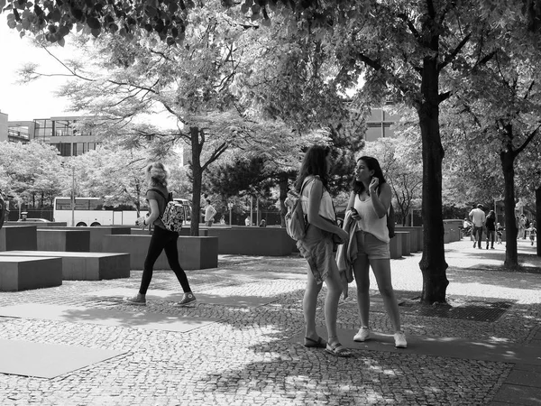 Monumento al Holocausto en Berlín en blanco y negro — Foto de Stock