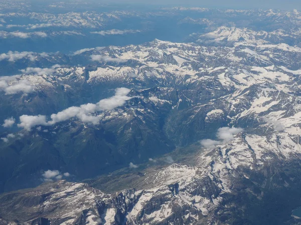 阿尔卑斯山山的鸟瞰图 — 图库照片