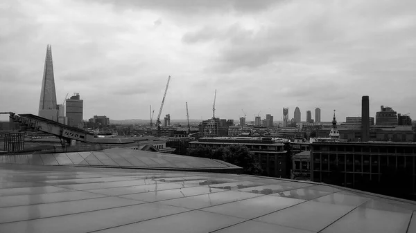Vista del horizonte de Londres en blanco y negro — Foto de Stock