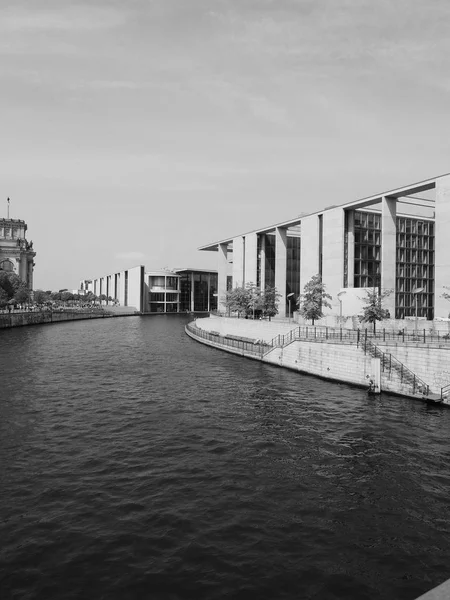 Rivière Spree à Berlin en noir et blanc — Photo