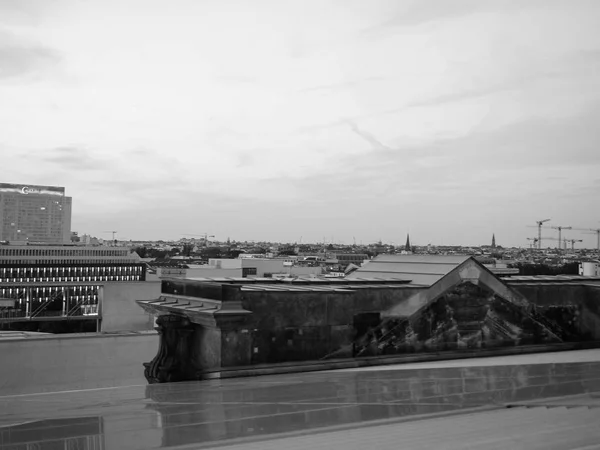 Vista aérea de Berlín por la noche en blanco y negro —  Fotos de Stock