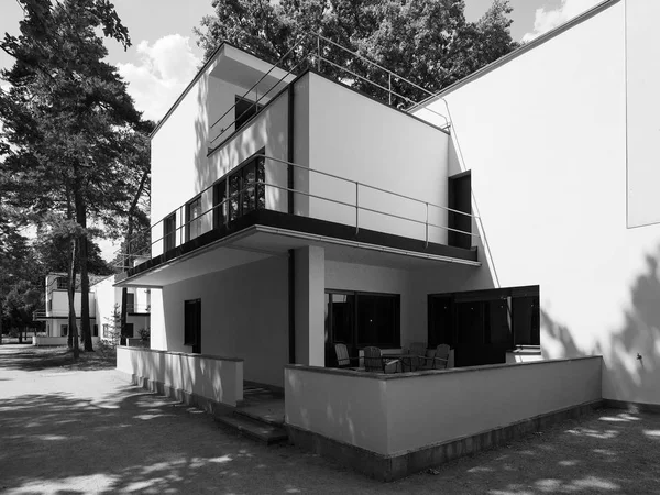 Bauhaus Meisterhaeuser em Dessau em preto e branco — Fotografia de Stock