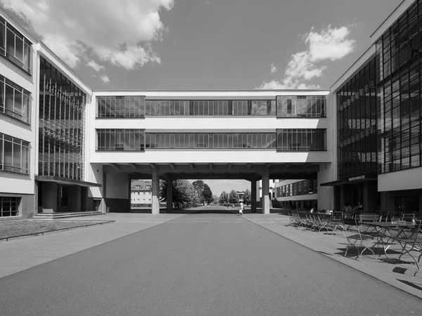 Bauhaus w Dessau w czerni i bieli — Zdjęcie stockowe