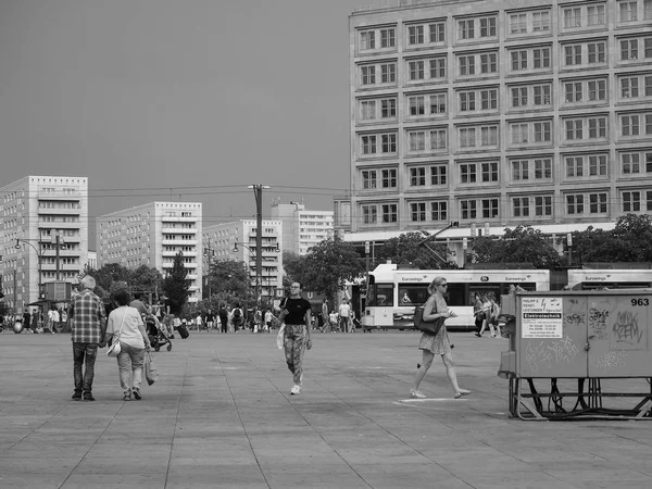 Alexanderplatz à Berlin en noir et blanc — Photo