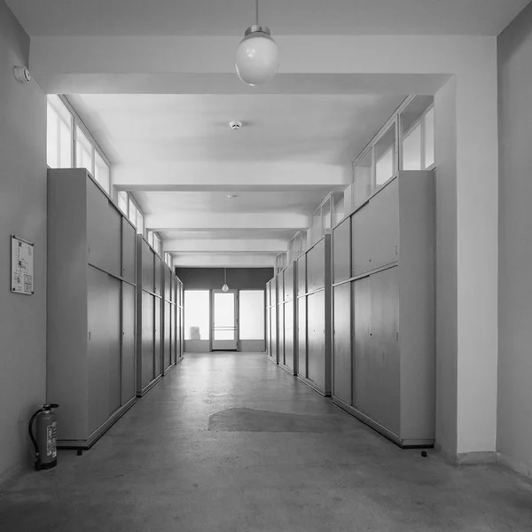 Bauhaus fekete-fehérben Dessauban — Stock Fotó