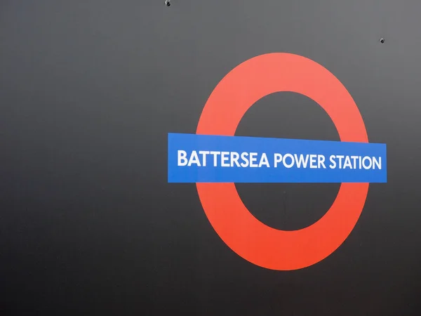 Battersea Power Station tunnelbanestation i London — Stockfoto
