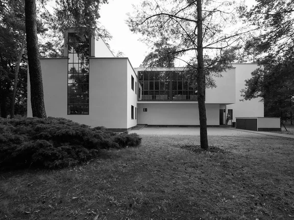 Bauhaus Meisterhaeuser v Dessau v černobílém — Stock fotografie