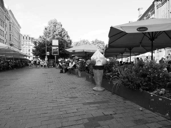 Hackescher Markt em Berlim em preto e branco — Fotografia de Stock