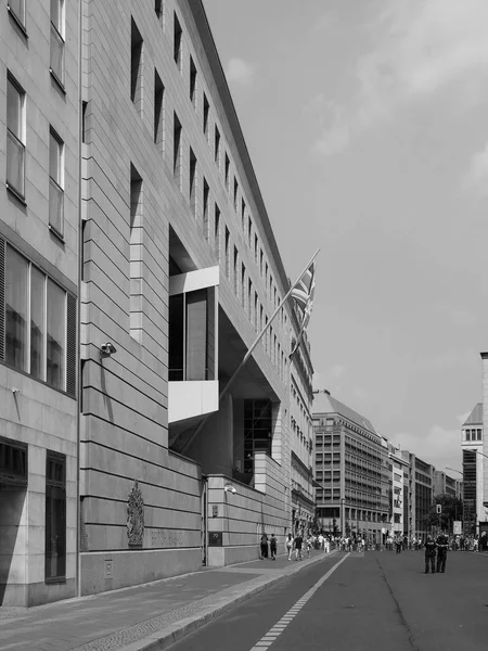 Ambassade de Grande-Bretagne à Berlin en noir et blanc — Photo