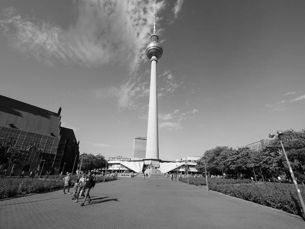 Fernsehturm (Torre de TV) en Berlín en blanco y negro — Foto de Stock