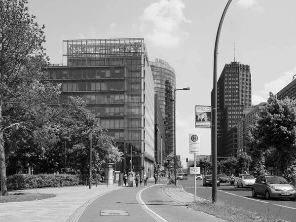 Potsdamerplatz Berlinben fekete-fehér — Stock Fotó