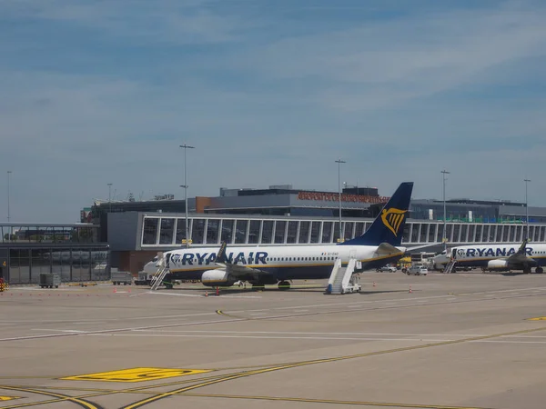 Ryanair Boeing 737-8 jako letadlo na letišti v Bruxelles Charleroy — Stock fotografie