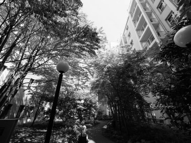 Quartier Schutzenstrasse Berlin'de siyah beyaz