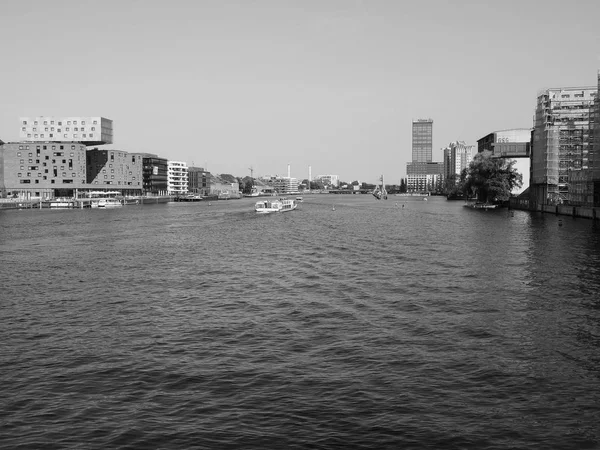 Rivière Spree à Berlin en noir et blanc — Photo