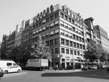 Quartier Schutzenstrasse Berlin'de siyah beyaz