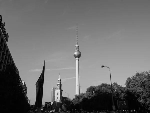 Fernsehturm (TV Tower) em Berlim em preto e branco — Fotografia de Stock