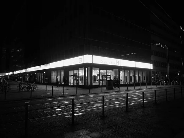 德意志银行在柏林的黑白 — 图库照片