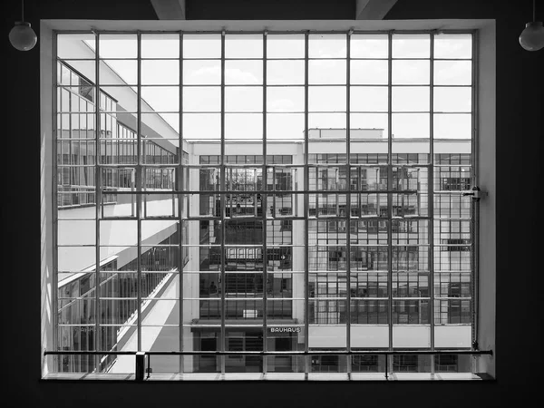 Bauhaus en Dessau en blanco y negro —  Fotos de Stock